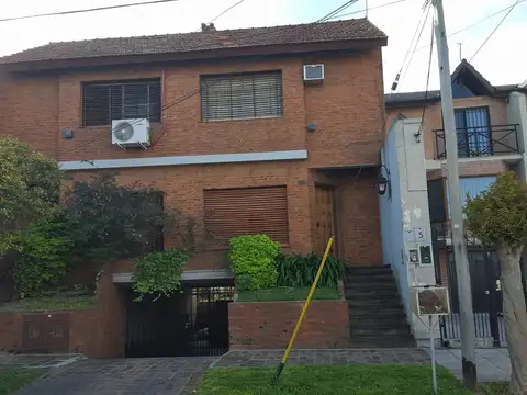 EN VENTA EN EL PALOMAR DUPLEX EN MUY BUEN ESTADO DE 4 AMBIENTES CON COCHERA - FICHA 7019