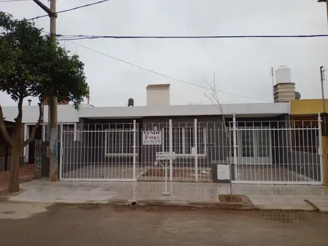 Casa en Venta con 3 cocheras