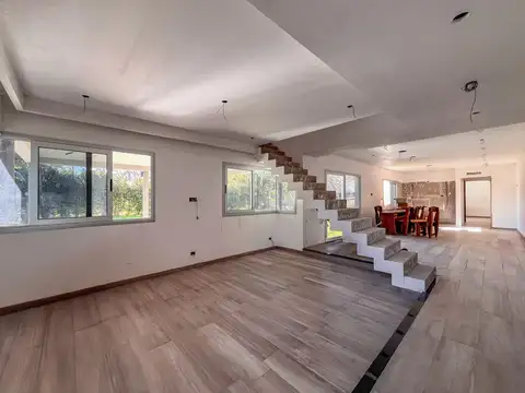 VENTA/PERMUTA - Casa de 3 Dormitorios, Jardin y Parrillero - Garita 14, Funes