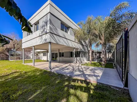 Casa 7 ambientes con 3 baños