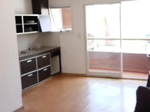 Tacuarí al 100, entre Hipólito Yrigoyen y Alsina