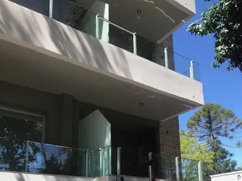 DEPTO 2AMB. C/ COCHERA.CON RENTA EXCELENTE UBICACIÓN  SOBRE AVDA LIBERTADOR. PTA CHICA