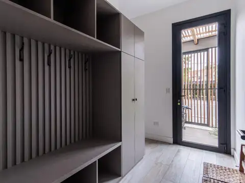 Casa en Alquiler Temporal con 4 cocheras