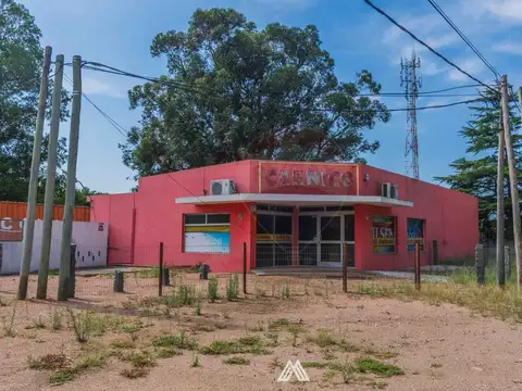 Venta de Local Comercial en esquina La Foresta