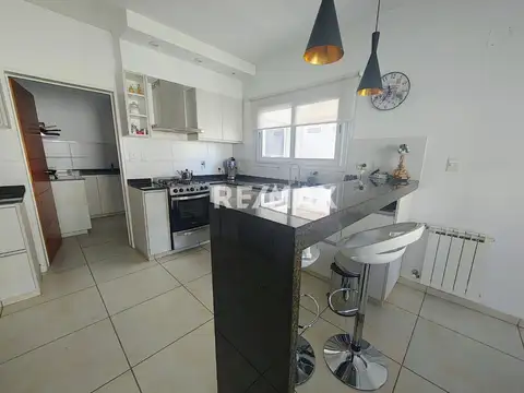 Casa en Alquiler con 1 cochera