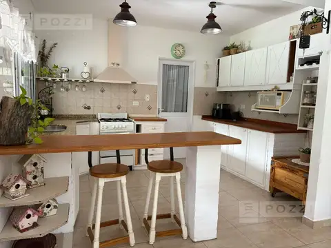 Casa en Venta con 2 cocheras