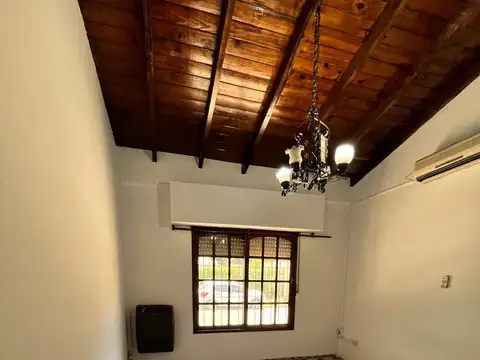 Depto Tipo Casa en Alquiler con 1 cocheras