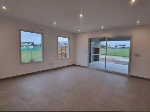 Casa 5 ambientes con 2 baños