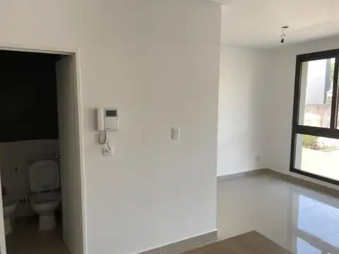 Departamento  Monoambiente  y medio en L  Contrafrente - Urquiza