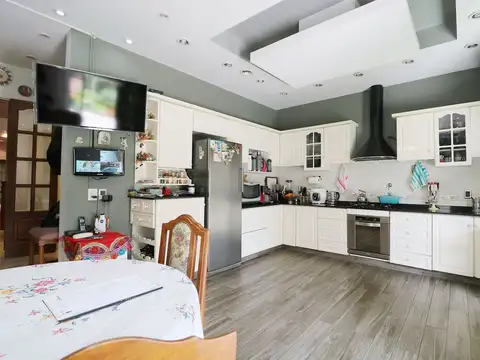 CASA EN AVELLANEDA 5 AMB CON QUINCHO Y PILETA