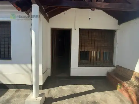 Casa 6 ambientes con 2 baños