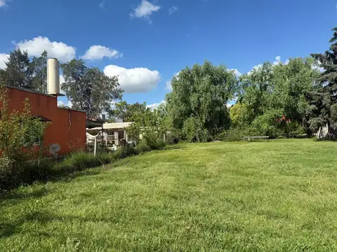 Venta. Lote con mejoras. Parque Sakura. Exaltacion de la Cruz .