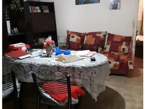 ¡CASA + DEPARTAMENTO EN VENTA! TODO EN LOTE PROPIO. Constitución al 2.900, en San Justo