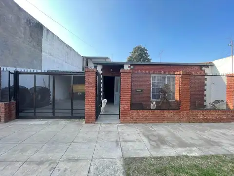 VENTA CASA/ LOTE MERLO-PILETA / SE ACEPTA PERMUTA