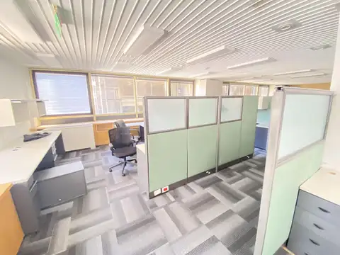 Oficina 6 ambientes con 2 baños