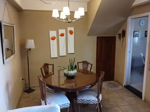 Casa en Venta con 3 cocheras