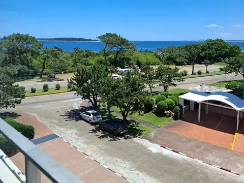 Departamento en Alquiler en Playa Mansa, USD 1