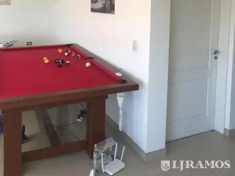 Casa 9 ambientes con 4 baños