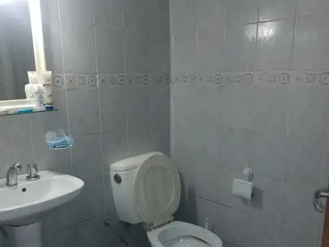 LOCAL Y UN DEPARTAMENTO AL FONDO SOBRE AV. 9 DE JULIO