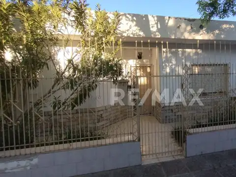 Casa 3 dormitorios en venta B Don Bosco con patio