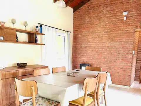 Casa 4 ambientes con 1 baño