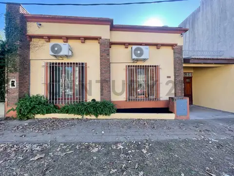 Casa en alquiler en Gonnet con destino comercial