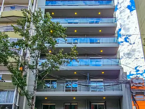 San Martín y Av. Pellegrini - Cochera.