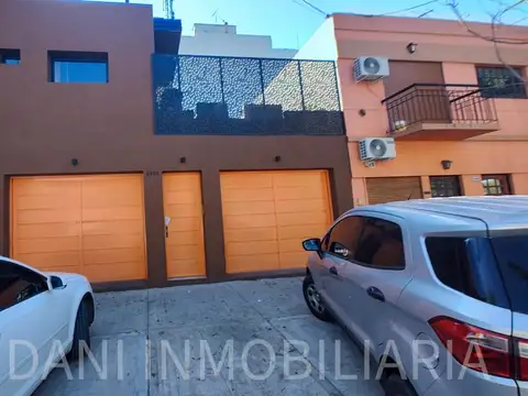 CASA 4amb. con doble COCHERA y quincho