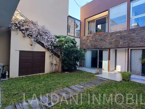 Casa en Venta con 4 cocheras