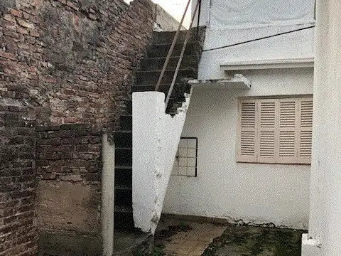 CASA a 3 cuadras de GARIBALDI y 4 de LUZURIAGA-
