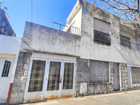 CASA EN VENTA EN LANUS. INVERSION!