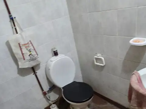 Local en Alquiler en Luis Guillon, $ 550.000