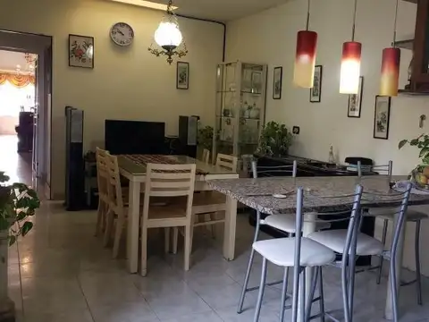 Casa 5 ambientes con 3 baños