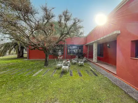 Casa 10 ambientes con 3 baños