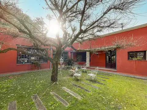Casa en Venta con 2 cocheras