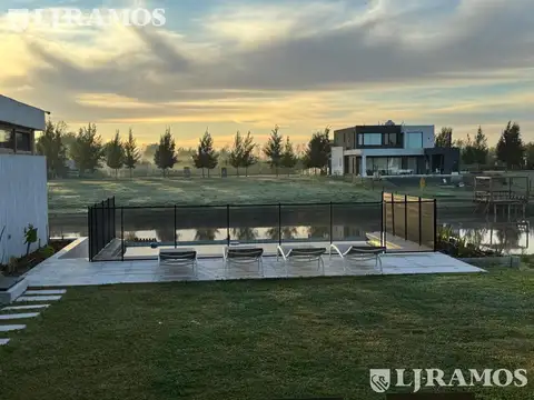Casa en  venta al rio en Naudir- Escobar - PG