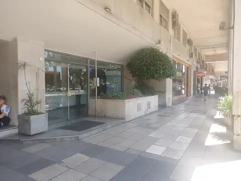 Oficina en alquiler en Retiro - JUNTO AL PATIO BULLRICH - Al Frente - IMPECABLE y EQUIPADA