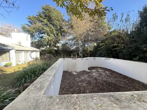 133 y 484 4700, Piso 0