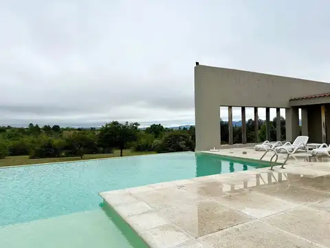 Venta terreno en Altos del Corral. Vista al lago. 2000m2. Orientación Norte.