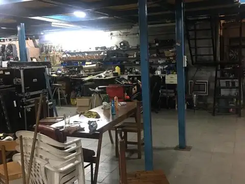 Local con patio- Florida Mitre/Este