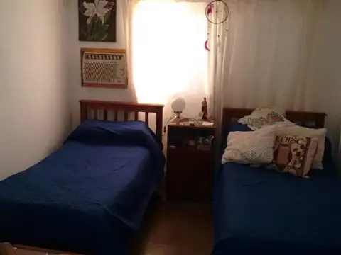 Casa de 2 dorm. con excelente ubicación en Villa Los Aromos