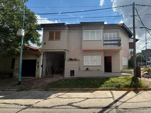 Alquiler casa 5 ambientes con patio cochera Olivos