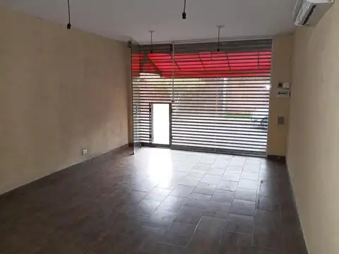 Local en Alquiler en Manuel B Gonnet, $ 400.000