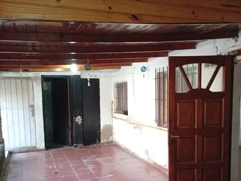 Casa 6 ambientes con 2 baños