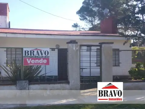 CHALET / CASA de 3 AMB. c/ Dependencias -Lote libre | Villa Gesell |Cod.0636