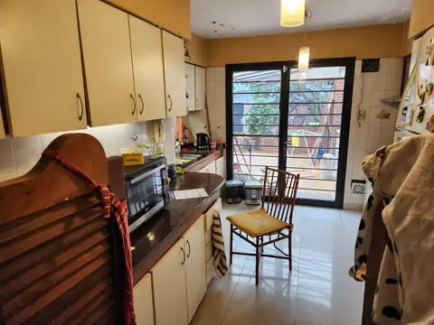 Casa 8 ambientes con 3 baños