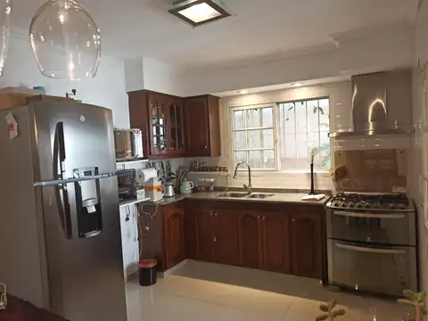 Casa en Alquiler con 1 cochera