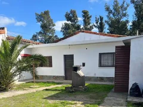 Casa 7 ambientes con amplio parque en Villa Santos Tesei, Hurlingham