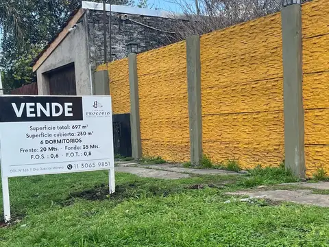 Casa 7 ambientes con amplio parque en Villa Santos Tesei, Hurlingham