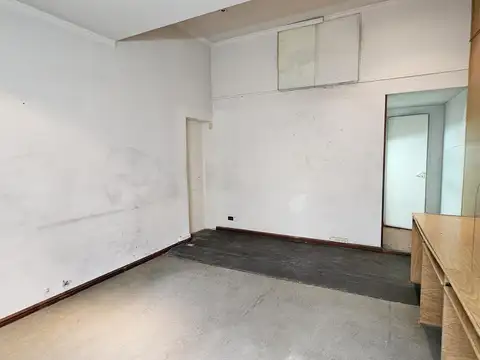 Hipólito Yrigoyen al 900